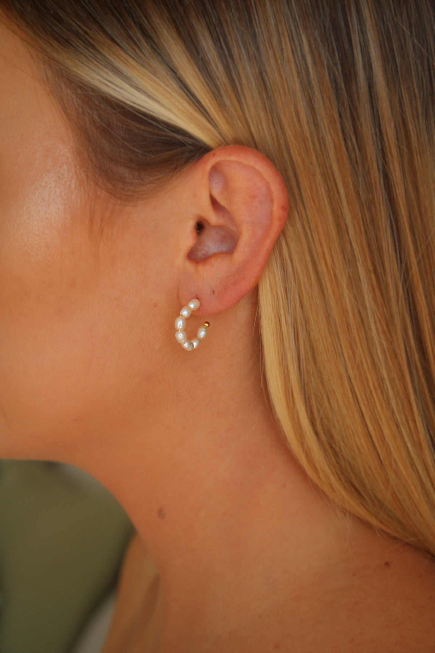 Everything Pearls Earring